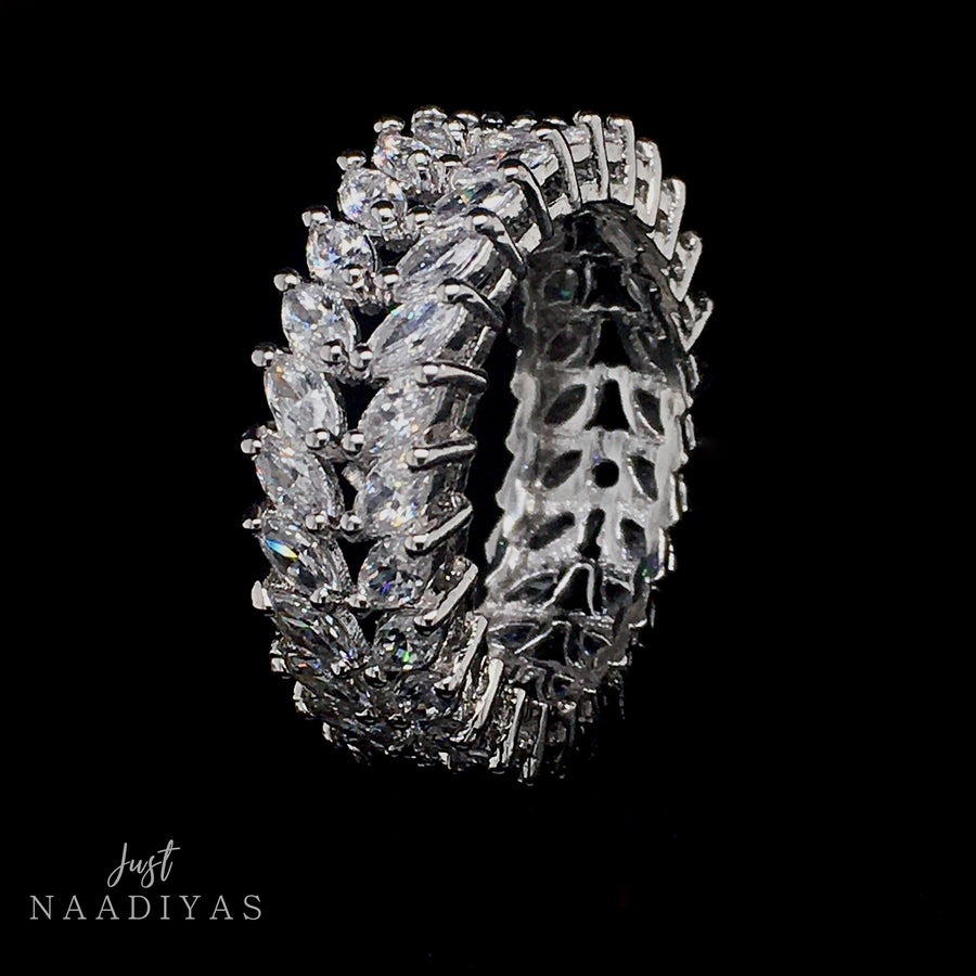 AARA SWAROVSKI RING WWW.JUSTNAADIYAS.COM